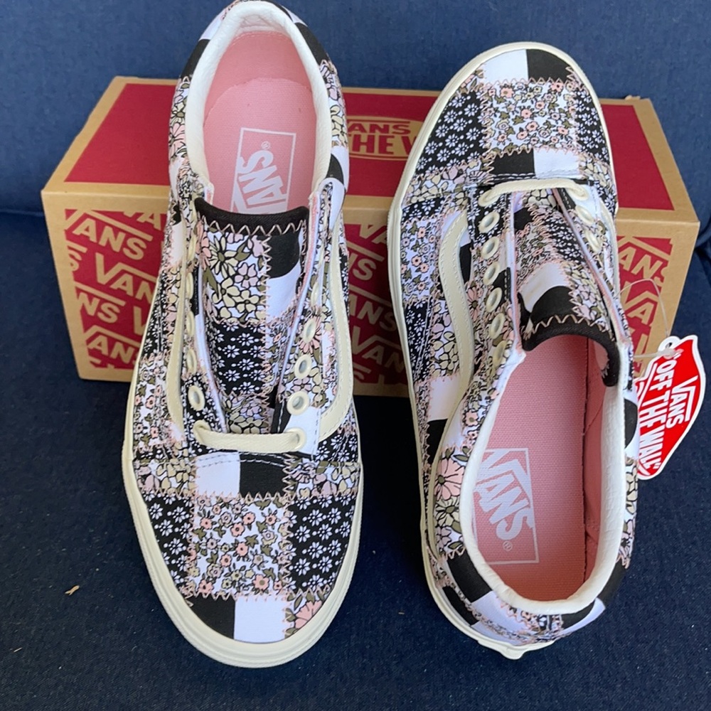 Vans Women’s Old Skool Patchwork Floral Sneakers - Picture 13 of 16